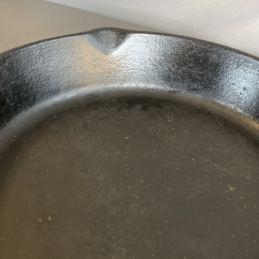 Vtg Lodge 10SK Cast Iron Pan Skillet 12